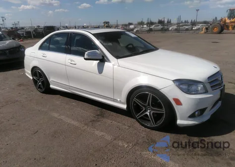 2009 Mercedes-Benz C 300 Luxury/Sport z USA, uszkodzony, nr VIN WDDGF54X59R082338